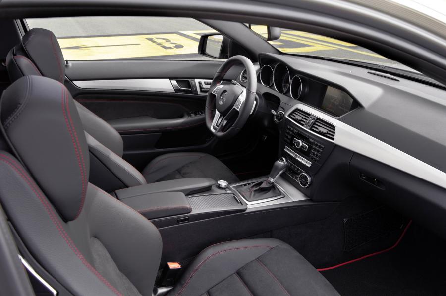  Mercedes-Benz C250 Coupe Sport 2012 года  (фото 4 из 10)